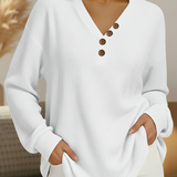 Vesna – Jednobojni pleteni pulover s V-izrezom i dekorativnim gumbima