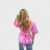 Margareta – Delikatna Bluzica s Udarcem