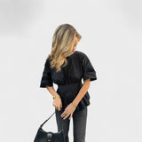 Margareta – Delikatna Bluzica s Udarcem