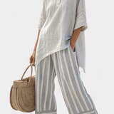 Daisy set s asimetričnom bluzom i prugastim hlačama za moderni i elegantni stil